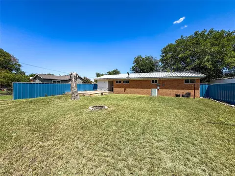 Exterior - 203 N Avenue M, Haskell, TX 79521 photo 4 of 6