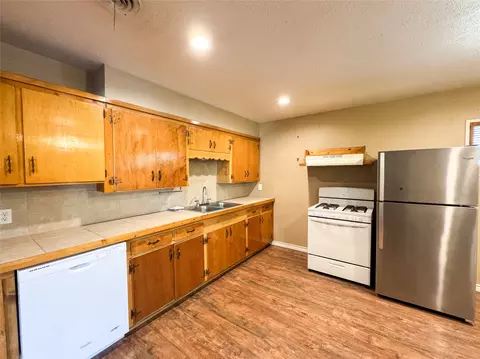 Kitchen - 203 N Avenue M, Haskell, TX 79521 photo 2 of 4