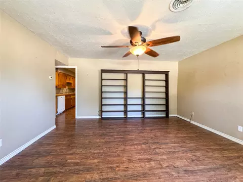 Living - 203 N Avenue M, Haskell, TX 79521 photo 2 of 3