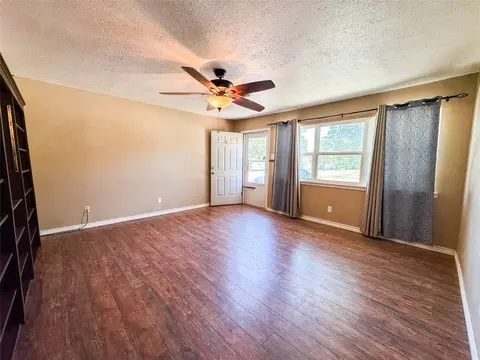 Living - 203 N Avenue M, Haskell, TX 79521 photo 3 of 3