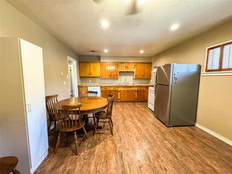 Kitchen - 203 N Avenue M, Haskell, TX 79521 photo 4 of 4