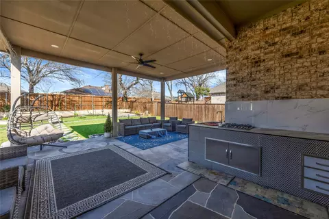 Exterior - 2218 Christopher Ln, Euless, TX 76040 photo 4 of 5