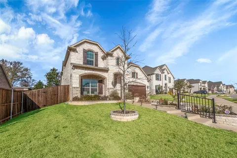 Exterior - 2218 Christopher Ln, Euless, TX 76040 photo 2 of 5