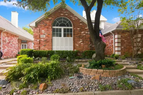 528 Chateau Trl, Arlington, TX 76012