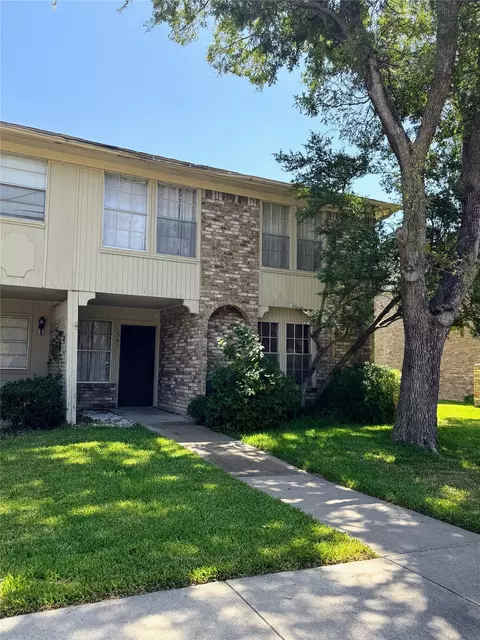 541 Towne House Ln, Richardson, TX 75081