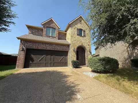 9001 Blue Water Dr, Plano, TX 75025