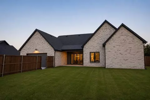 Exterior - 1012 Devonshire Dr N, Forney, TX 75126 photo 7 of 8