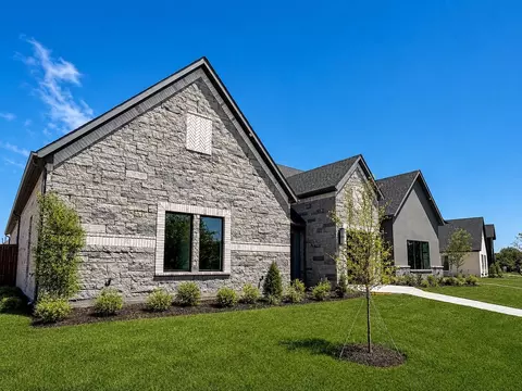 Exterior - 1012 Devonshire Dr N, Forney, TX 75126 photo 3 of 8