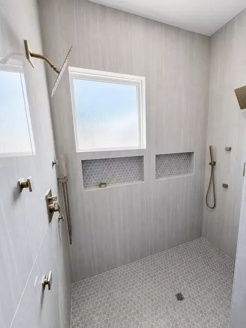 Bath - 1012 Devonshire Dr N, Forney, TX 75126 photo 4 of 7