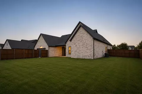 Exterior - 1012 Devonshire Dr N, Forney, TX 75126 photo 8 of 8