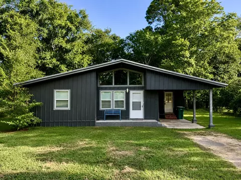414 E Main St, Omaha, TX 75571