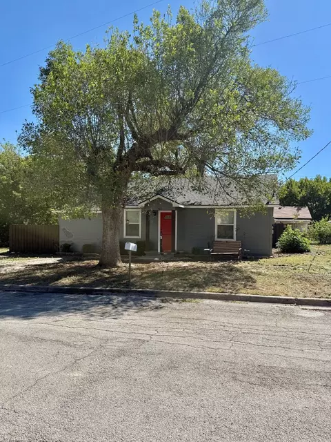 505 Cummins St, Bowie, TX 76230