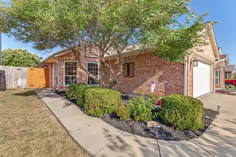 6509 Regina Dr, Fort Worth, TX 76131