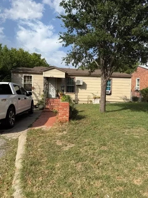2716 35th St, Fort Worth, TX 76106