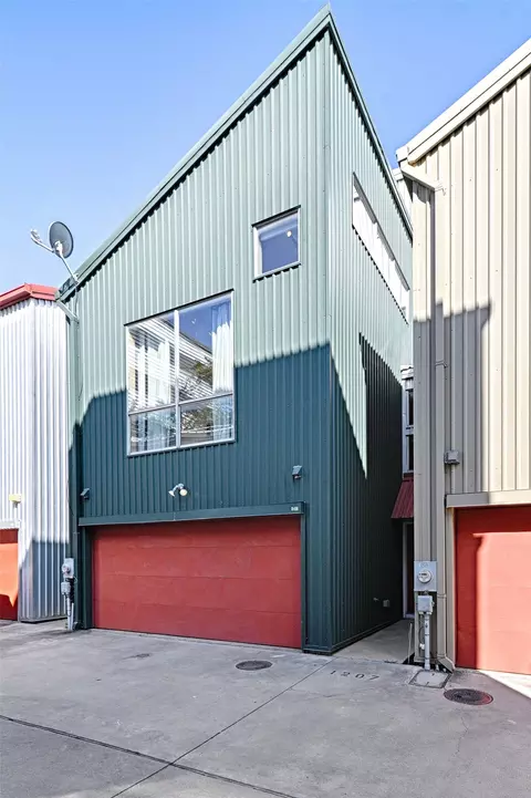 1207 Urban Lofts Dr, Dallas, TX 75215