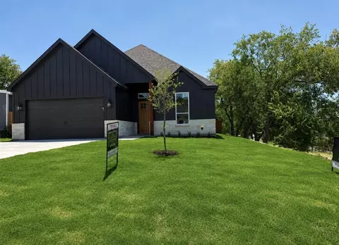 2400 Irion Ave, Fort Worth, TX 76106