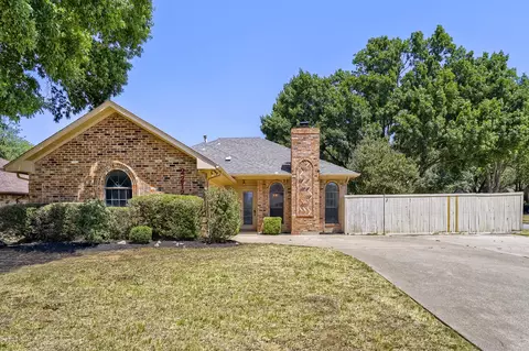 2212 Oak Bluff Dr, Flower Mound, TX 75028