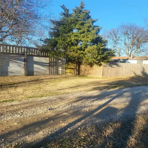 548 E Us Highway 69, Point, TX 75472 photo 8