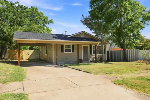 Exterior - 217 E Hull St, Denison, TX 75021 photo 2 of 4