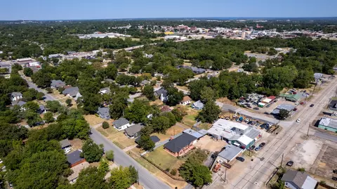 View/Area - 217 E Hull St, Denison, TX 75021 photo 1 of 4