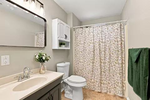 Bath - 217 E Hull St, Denison, TX 75021 photo 1 of 1