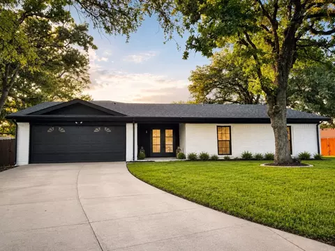 2916 Jason Ct, Fort Worth, TX 76112