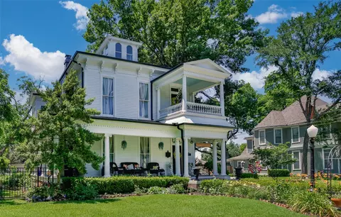 319 S Denton St, Gainesville, TX 76240