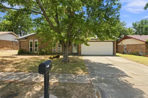 1912 Westover Dr, Arlington, TX 76015