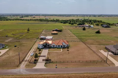 1015 Curry Rd, Waxahachie, TX 75167