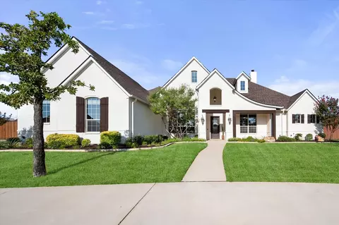 1050 Falcon Nest Dr, Kennedale, TX 76060
