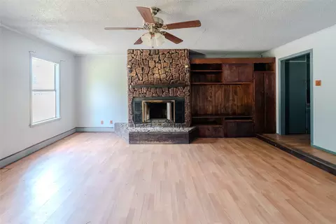 Living - 103 W Lide St, Talco, TX 75487 photo 4 of 4