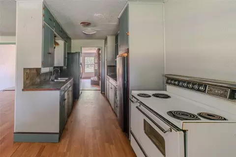 Entry Way - 103 W Lide St, Talco, TX 75487 photo 1 of 1