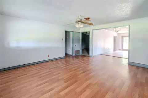 Living - 103 W Lide St, Talco, TX 75487 photo 3 of 4