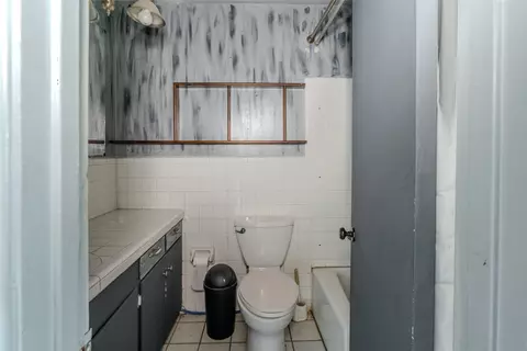 Bath - 103 W Lide St, Talco, TX 75487 photo 2 of 3