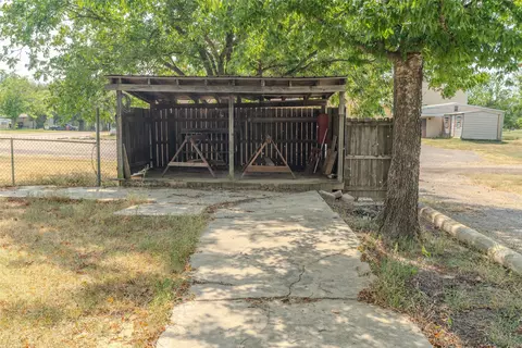 Exterior - 103 W Lide St, Talco, TX 75487 photo 5 of 5
