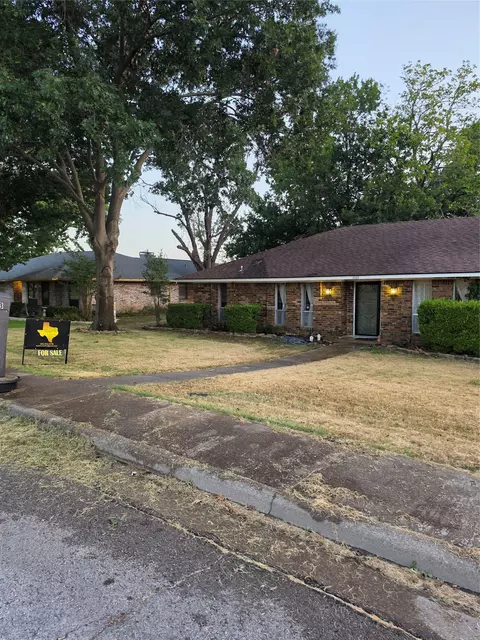 1033 Shadywood Ln, Desoto, TX 75115