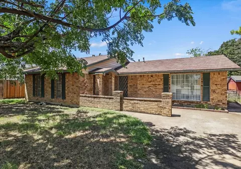 4209 Pioneer Rd, Balch Springs, TX 75180