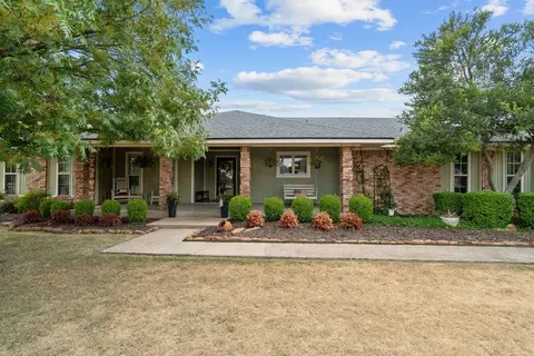 1910 Circleview Dr, Weatherford, TX 76087
