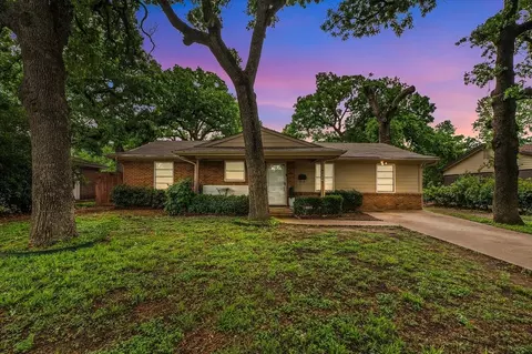 2244 Cambridge Dr, Irving, TX 75061