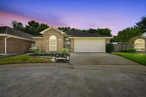 406 Gardenia Ln, Waxahachie, TX 75165