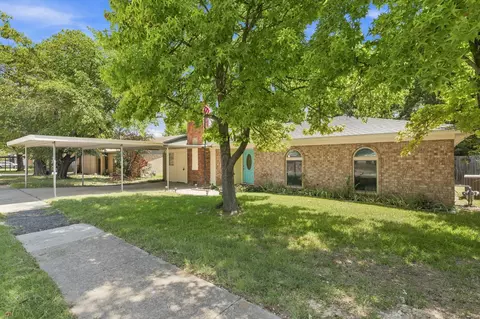 6800 Echo Hill Dr, Watauga, TX 76148