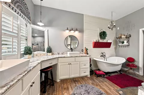Bath - 7001 Michael Ln, Eustace, TX 75124 photo 1 of 4