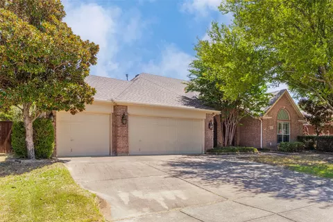1620 Babbling Brook Dr, Grand Prairie, TX 75050