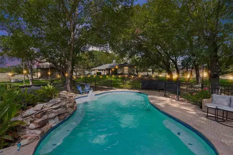 318 Ridge Creek Rd, Waxahachie, TX 75167