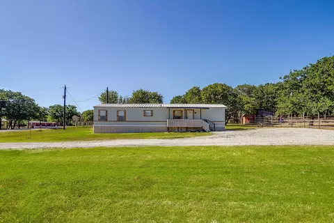 173 Briar Oaks Dr, Azle, TX 76020
