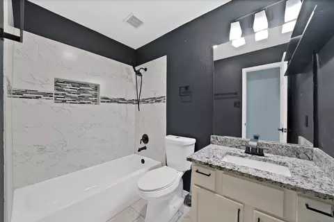 Bath - 3314 Springleaf Dr, Mesquite, TX 75181 photo 2 of 6