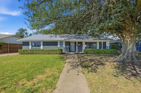 1808 Robin Dr, Sherman, TX 75092