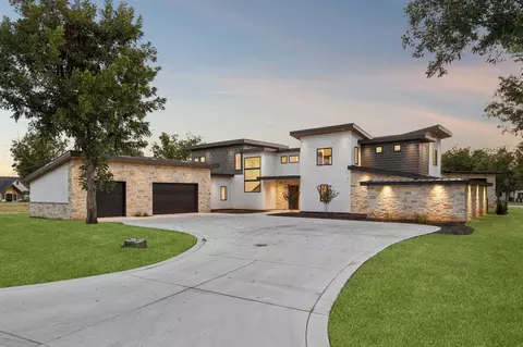 9003 King Air Dr, Granbury, TX 76049