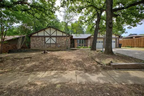 8204 Starnes Rd, North Richland Hills, TX 76182