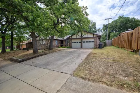 8204 Starnes Rd, North Richland Hills, TX 76182